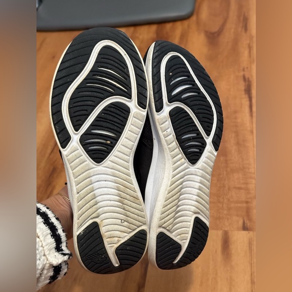 Women’s New Balance tennis shoes - Picture 5 of 5